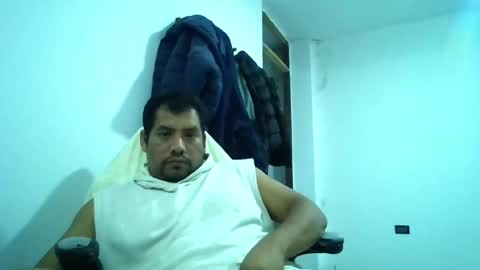 Snapshot of angeldavid90 chatting on May 10, 3:01 am angeldavid90 online show from May 10, 3:01 am