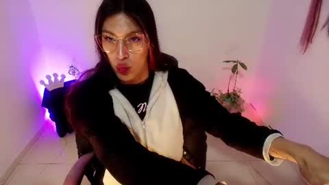 angele online show from July 19, 7:17 pm