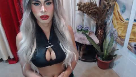 Snapshot of angelic_face_808 chatting on February 8, 8:09 am DIVINE ANGEL online show from February 8, 8:09 am