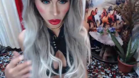 Snapshot of angelic_face_808 chatting on February 22, 1:11 am DIVINE ANGEL online show from February 22, 1:11 am