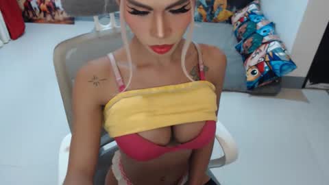 DIVINE ANGEL online show from December 3, 2:19 am