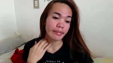 Snapshot of angelic_slutxx chatting on January 21, 2:43 am Yhanna online show from January 21, 2:43 am