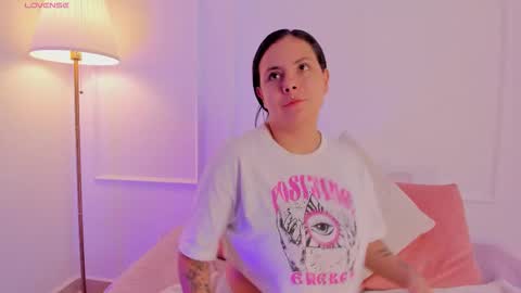 Snapshot of angelica_cross chatting on October 28, 7:38 pm Angelica Cross online show from October 28, 7:38 pm