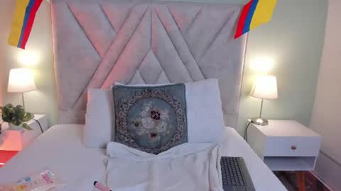 Snapshot of angelica_cross chatting on June 17, 8:43 pm Angelica Cross online show from June 17, 8:43 pm