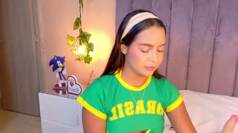 Snapshot of angelicaa_garcia chatting on June 29, 11:21 am angelicaa_garcia online show from June 29, 11:21 am