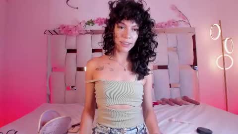 Snapshot of angelicahills_ chatting on June 8, 3:01 pm angelcia online show from June 8, 3:01 pm