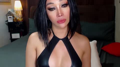 Snapshot of angelicqueents chatting on February 16, 11:27 am MS. AMALIA online show from February 16, 11:27 am