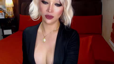 Snapshot of angelicqueents chatting on March 10, 9:53 am MS. AMALIA online show from March 10, 9:53 am