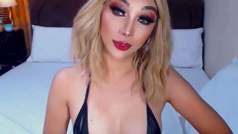 Snapshot of angelicqueents chatting on November 8, 7:19 am MS. AMALIA online show from November 8, 7:19 am