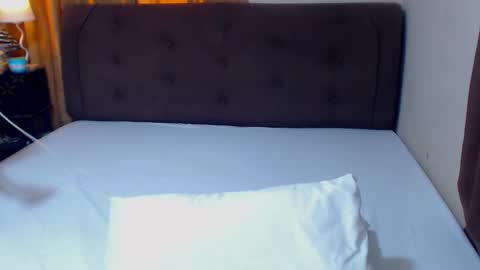 Snapshot of angelicqueents chatting on November 12, 6:14 am MS. AMALIA online show from November 12, 6:14 am