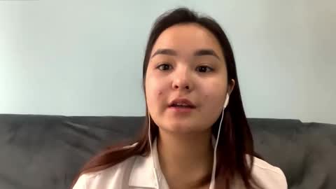 Kira is here now  help me get 50 thumbs up pls  online show from March 25, 8:31 am