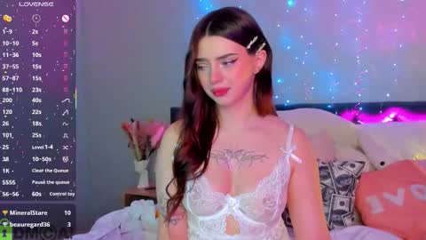 Snapshot of angelika_cute_ chatting on November 11, 1:05 am Angelika online show from November 11, 1:05 am