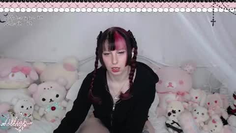 lillian online show from June 10, 2:01 am