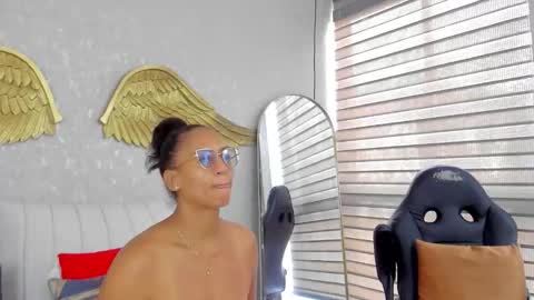 Snapshot of angelina_ruspoli chatting on March 1, 2:08 pm Angelina online show from March 1, 2:08 pm