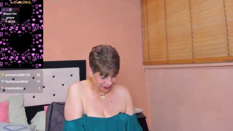Snapshot of angelina_stone_65 chatting on January 4, 1:42 am Angelina online show from January 4, 1:42 am