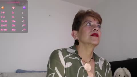 Snapshot of angelina_stone_65 chatting on February 21, 9:43 pm Angelina online show from February 21, 9:43 pm