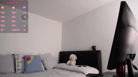 Snapshot of angelina_stone_65 chatting on February 28, 9:23 pm Angelina online show from February 28, 9:23 pm