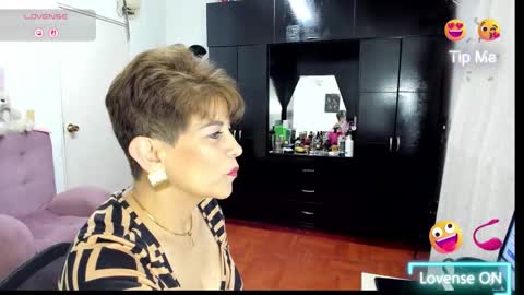 Snapshot of angelina_stone_65 chatting on November 24, 10:53 pm Angelina online show from November 24, 10:53 pm
