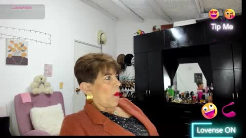 Snapshot of angelina_stone_65 chatting on November 28, 9:39 pm Angelina online show from November 28, 9:39 pm