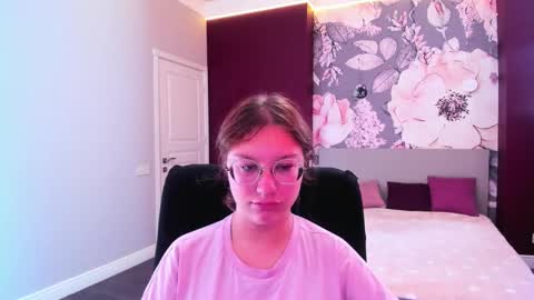 AngelinaLow online show from September 18, 11:23 am