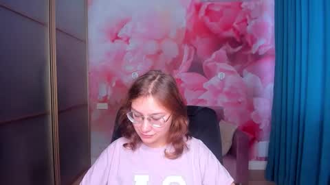 AngelinaLow online show from November 18, 12:31 pm