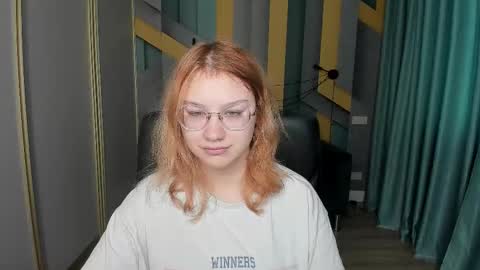 AngelinaLow online show from December 22, 12:24 pm