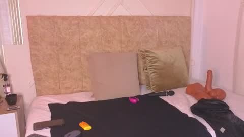 Snapshot of angelinarouse_ chatting on June 21, 3:58 pm angelinarouse_ online show from June 21, 3:58 pm