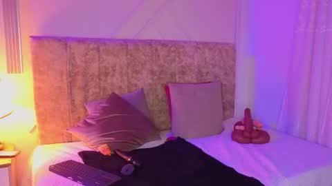 Snapshot of angelinarouse_ chatting on July 28, 8:52 pm angelinarouse_ online show from July 28, 8:52 pm
