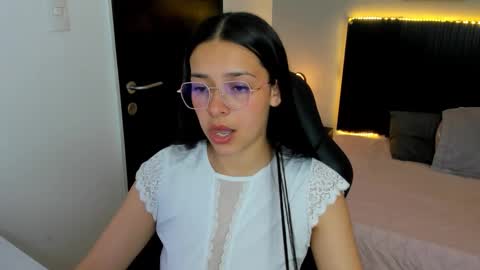 Snapshot of angeline_davies chatting on October 22, 4:02 am angeline_davies online show from October 22, 4:02 am