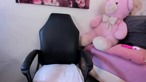 Angeline Lara online show from March 13, 12:45 pm