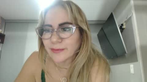 angelinna_12 online show from October 29, 2:36 am