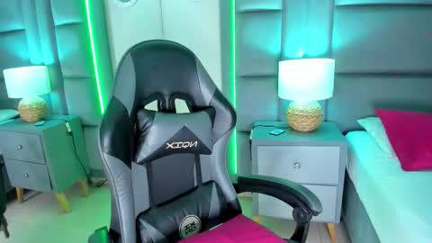 Angelique Muller  online show from December 3, 9:46 pm