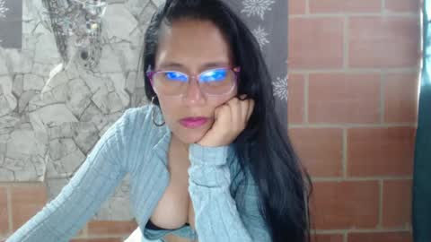 Snapshot of angelitaa_hot chatting on February 3, 9:18 pm angela online show from February 3, 9:18 pm