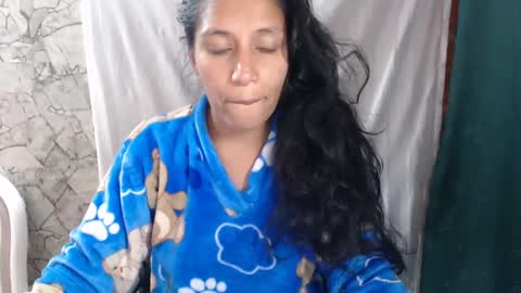Snapshot of angelitaa_hot chatting on September 12, 2:33 am angela online show from September 12, 2:33 am