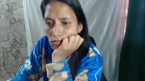 Snapshot of angelitaa_hot chatting on September 14, 10:42 pm angela online show from September 14, 10:42 pm