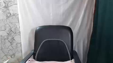 Snapshot of angelitaa_hot chatting on October 16, 1:17 am angela online show from October 16, 1:17 am