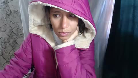 Snapshot of angelitaa_hot chatting on October 20, 11:21 am angela online show from October 20, 11:21 am