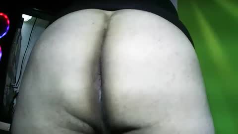 Snapshot of angelking120200 chatting on October 27, 4:38 am Roy online show from October 27, 4:38 am