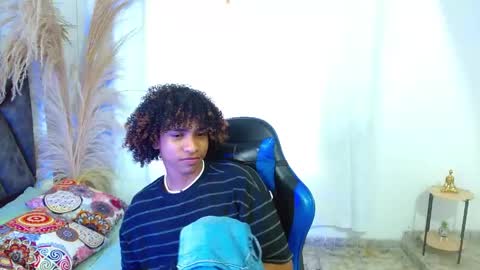 Snapshot of angell18_ chatting on June 4, 8:59 pm Angel online show from June 4, 8:59 pm