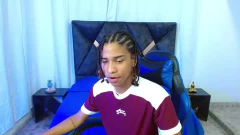 Snapshot of angell18_ chatting on June 20, 9:39 pm Angel online show from June 20, 9:39 pm
