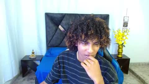 Snapshot of angell18_ chatting on July 17, 9:19 pm Angel online show from July 17, 9:19 pm