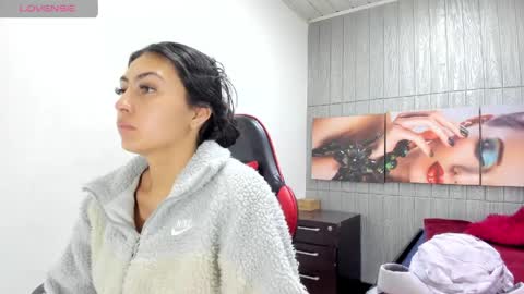 Snapshot of angell_cooper8 chatting on May 30, 12:24 pm Angell cooper8 online show from May 30, 12:24 pm