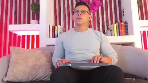 angell_rodriguez online show from June 15, 4:36 am