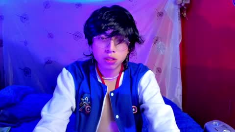 Snapshot of angellonfire chatting on December 30, 7:04 am Angel  online show from December 30, 7:04 am