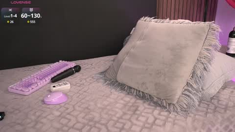 Snapshot of angells_smith chatting on January 9, 2:18 pm online show from January 9, 2:18 pm