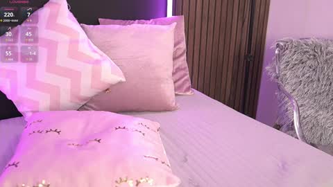 Snapshot of angells_smith chatting on February 8, 1:43 am online show from February 8, 1:43 am