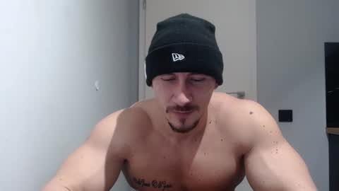 Snapshot of angelofit chatting on February 1, 4:44 pm ------- SEX SHOW WITH GUYS AND GIRLS MUSCLE SHOW online show from February 1, 4:44 pm