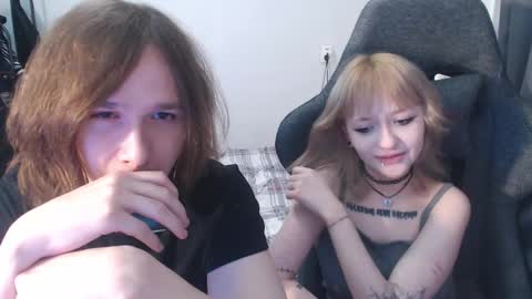 Snapshot of angelofporncouple chatting on January 15, 9:29 pm Eva online show from January 15, 9:29 pm