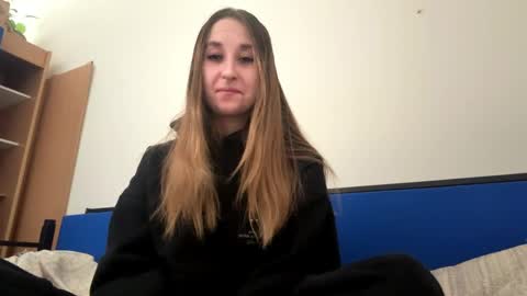 Snapshot of angelpuffx chatting on May 15, 12:45 pm Alice online show from May 15, 12:45 pm