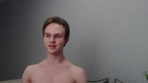 Snapshot of angelraaay chatting on February 20, 9:31 pm Angel online show from February 20, 9:31 pm